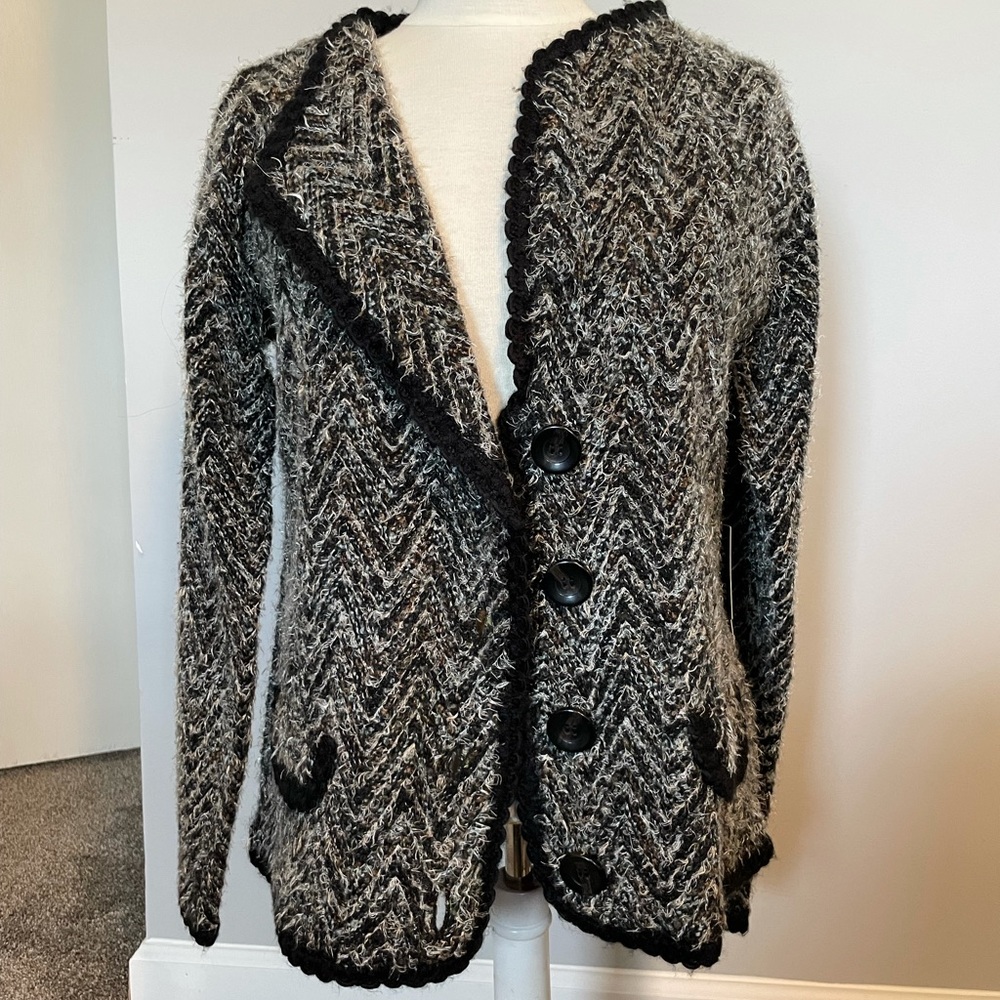Women’s cardigan/sweater